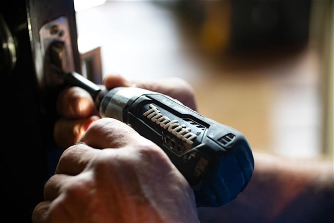 Makita batteri holder: Praktisk opbevaring og effektiv strømstyring
